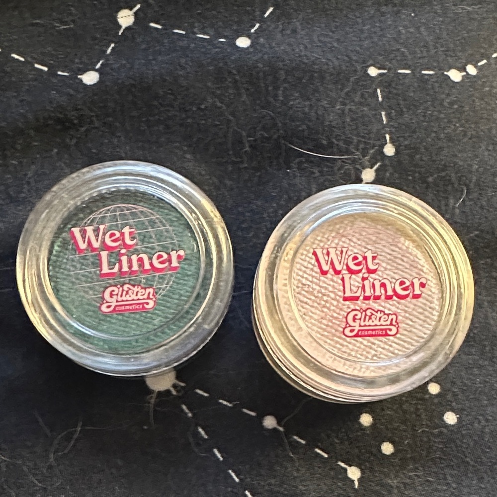 Pair of Glisten wet liners. Unused, brand new.